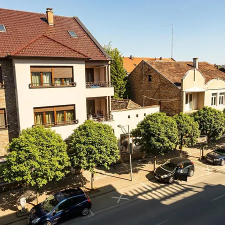 Palace Apartmans